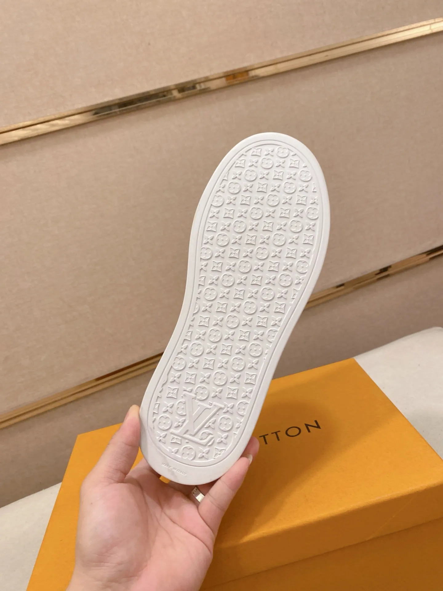 Men's shoes💰 440💰louis vuitton (Louis Vuitton/lv) top 🔍🔍 new models are on sale at the same time at the counter. The upper 🇮🇹 is imported from Italy first-layer cowhide, and the lining is fully imported sheepskin 💪💪, completely 1⃣️ to 1 ⃣️Re-engraved🇮🇹💪💪, ⚠Sole: The original sole is specially provided by the original factory, the exclusive movable molded sole is super comfortable, ⚠The original factory follows the order, 🔍🔍high quality, you can enter and exit the counter at will, welcome to compare⚠. Code number:38-44